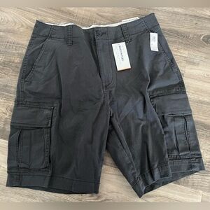 NWT Old Navy Men’s Gray Cargo Shorts, Size 34
